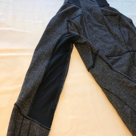 Never worn like new Lululemon Base Runner 1/2 Zip - Picture 6 of 16